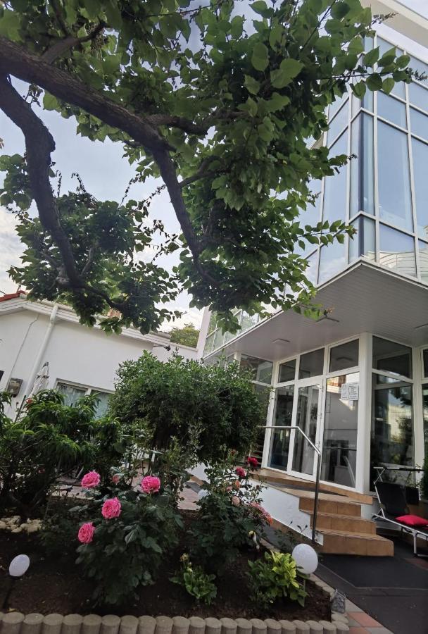 Fitness House With Garden Otel Köstence Dış mekan fotoğraf