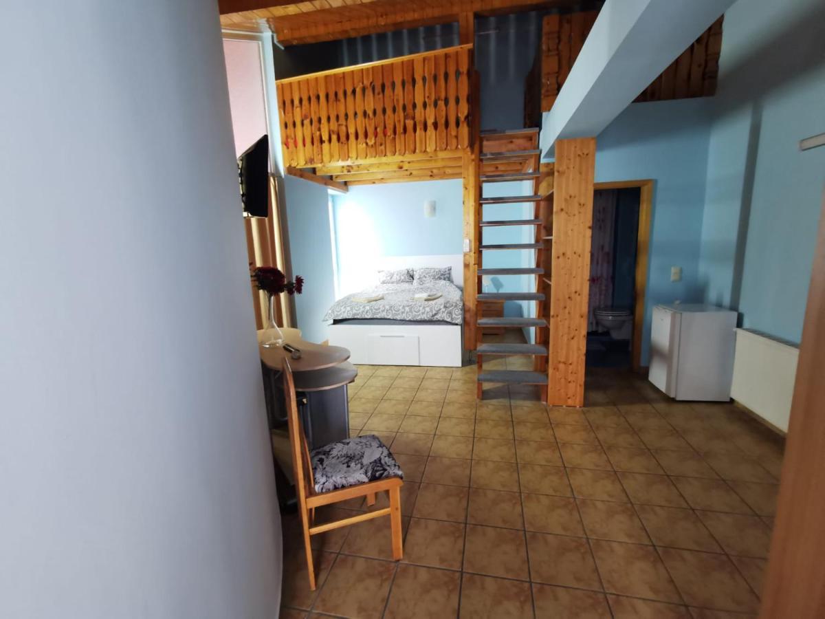 Fitness House With Garden Otel Köstence Dış mekan fotoğraf