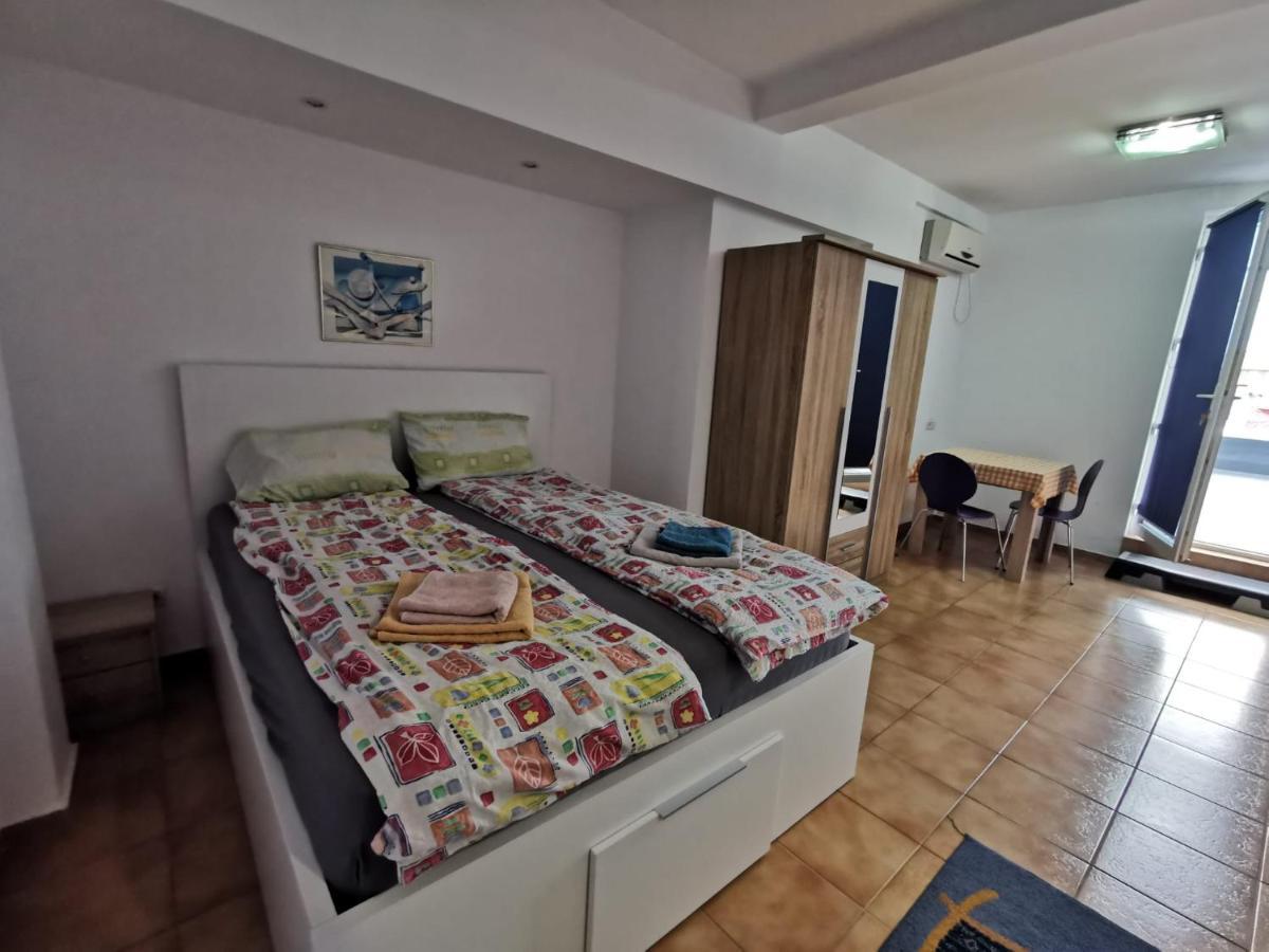 Fitness House With Garden Otel Köstence Dış mekan fotoğraf