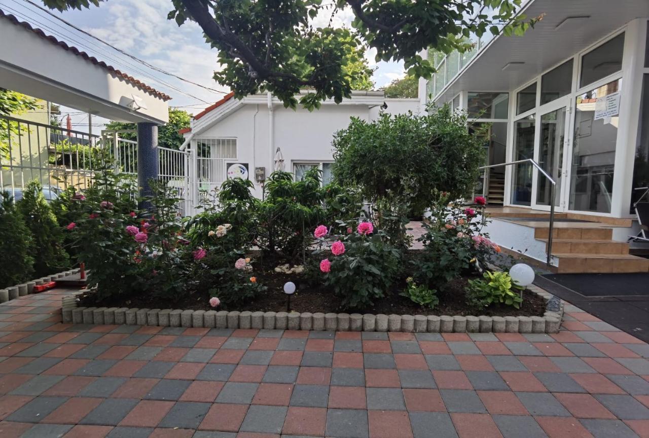 Fitness House With Garden Otel Köstence Dış mekan fotoğraf