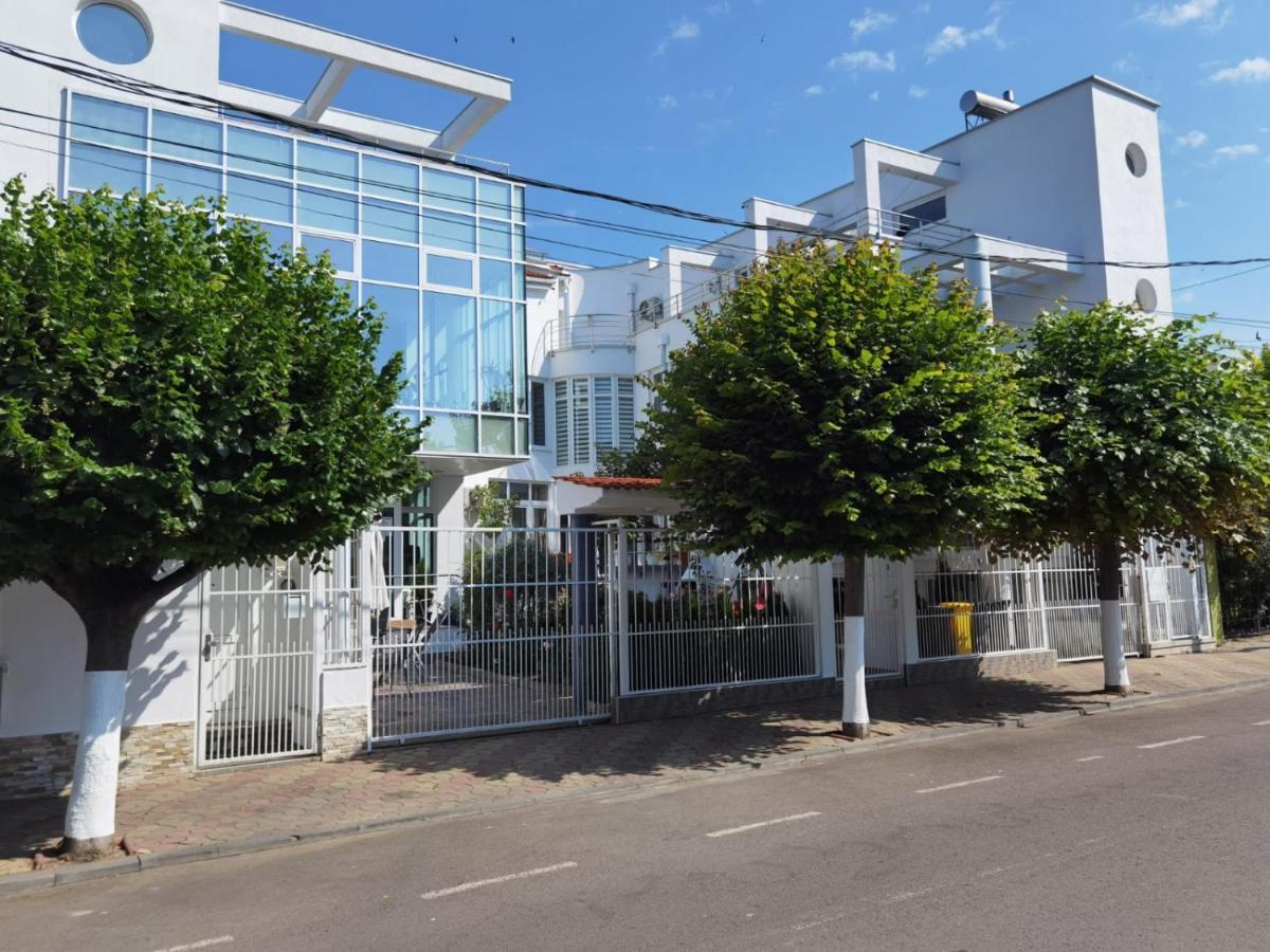Fitness House With Garden Otel Köstence Dış mekan fotoğraf