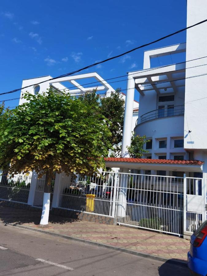 Fitness House With Garden Otel Köstence Dış mekan fotoğraf