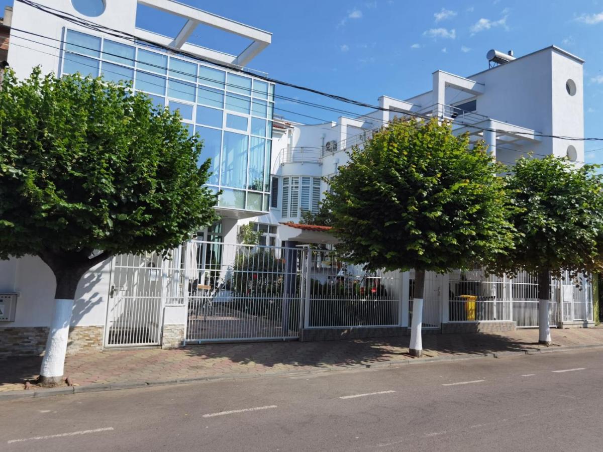 Fitness House With Garden Otel Köstence Dış mekan fotoğraf